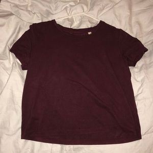 Cropped short sleeve maroon shirt